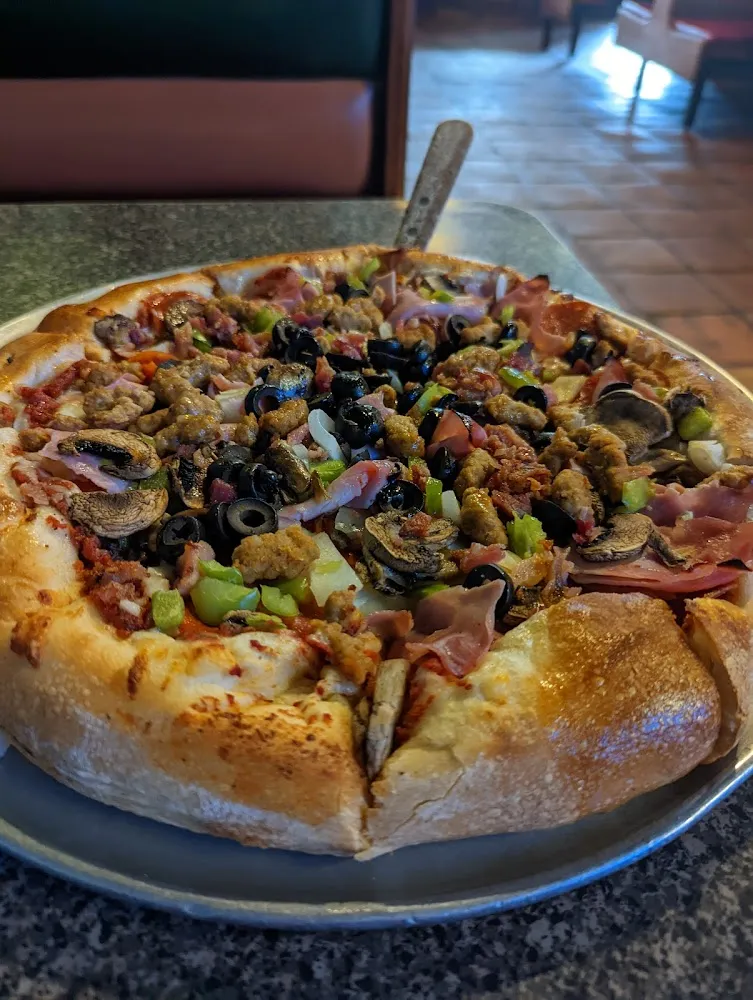 Large Deluxe Pizza